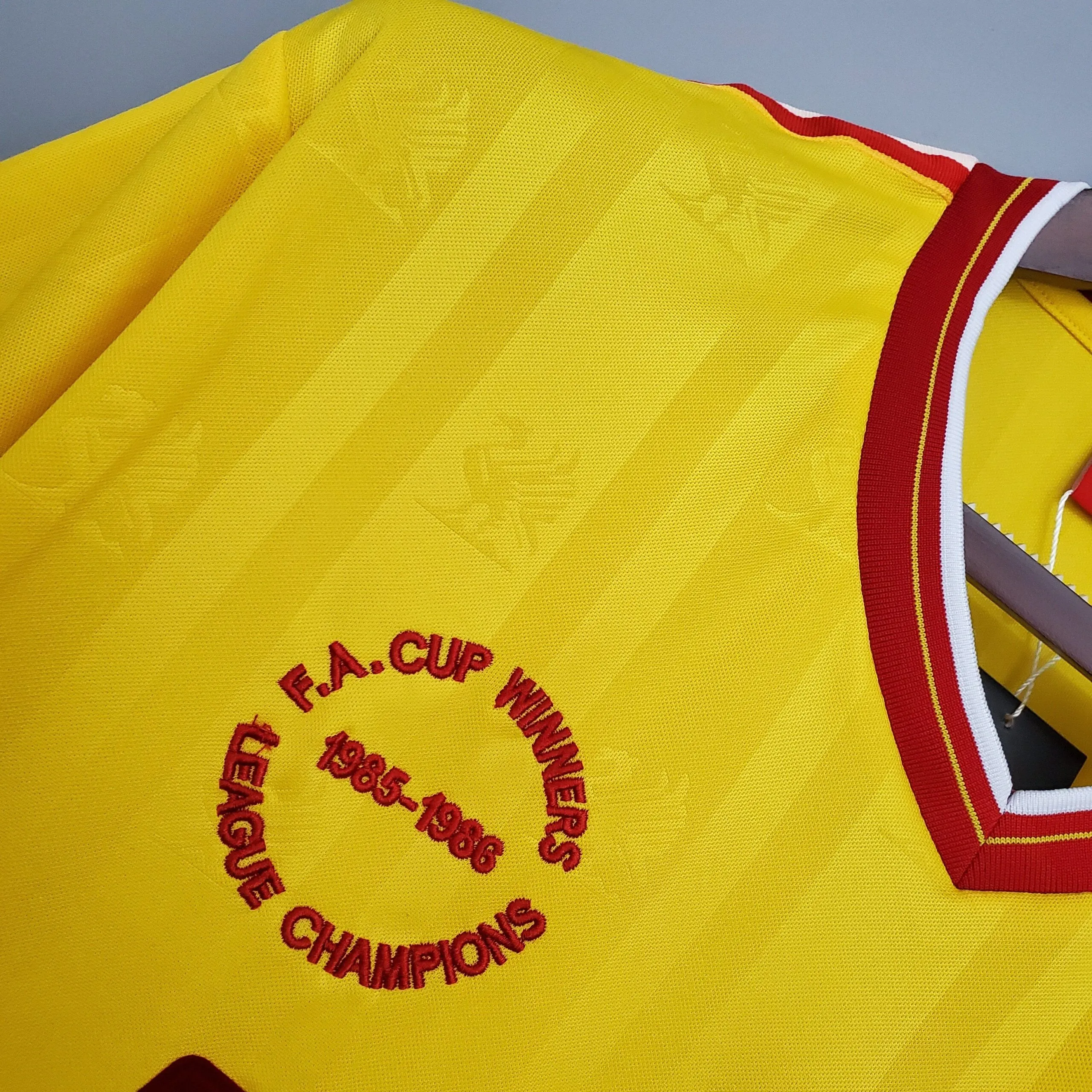 1985-1986 Liverpool Yellow away kit - 图片 4