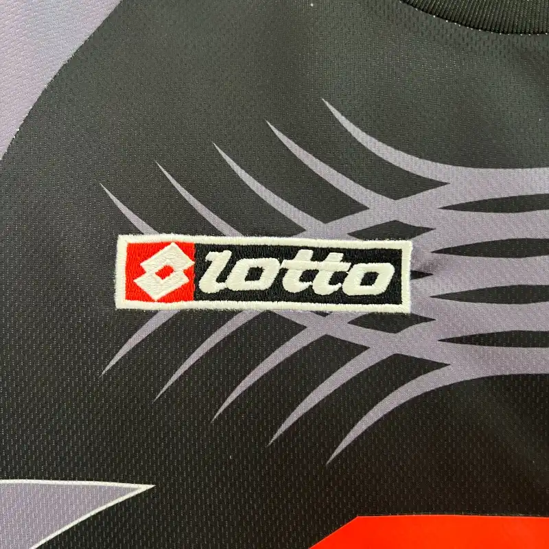 2001-2002 Juventus Goalkeeper Soccer retro kit - 图片 2