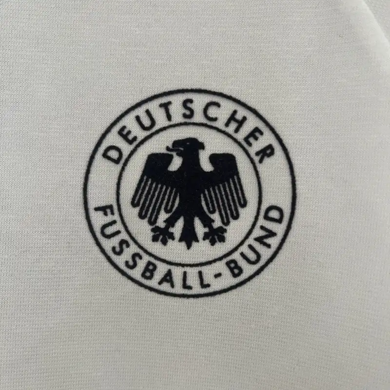 German Special Edition White Soccer retro kit - 图片 3