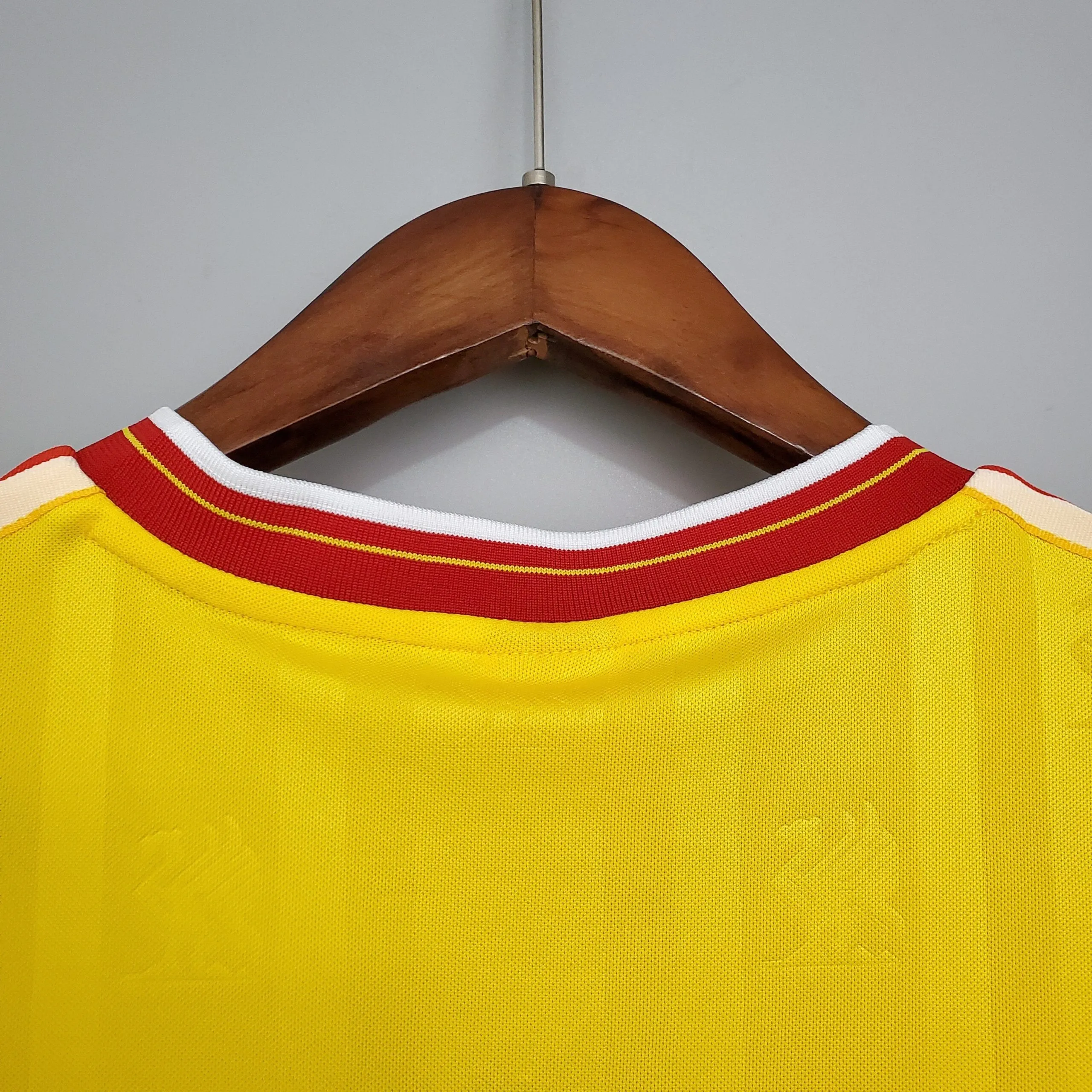 1985-1986 Liverpool Yellow away kit - 图片 3